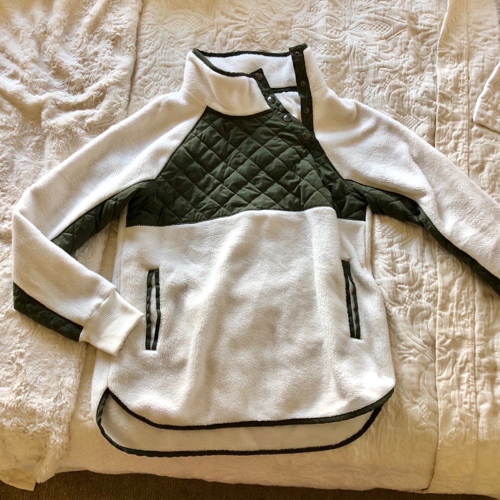 Abercrombie & Fitch Asymmetrical snap-up fleece s